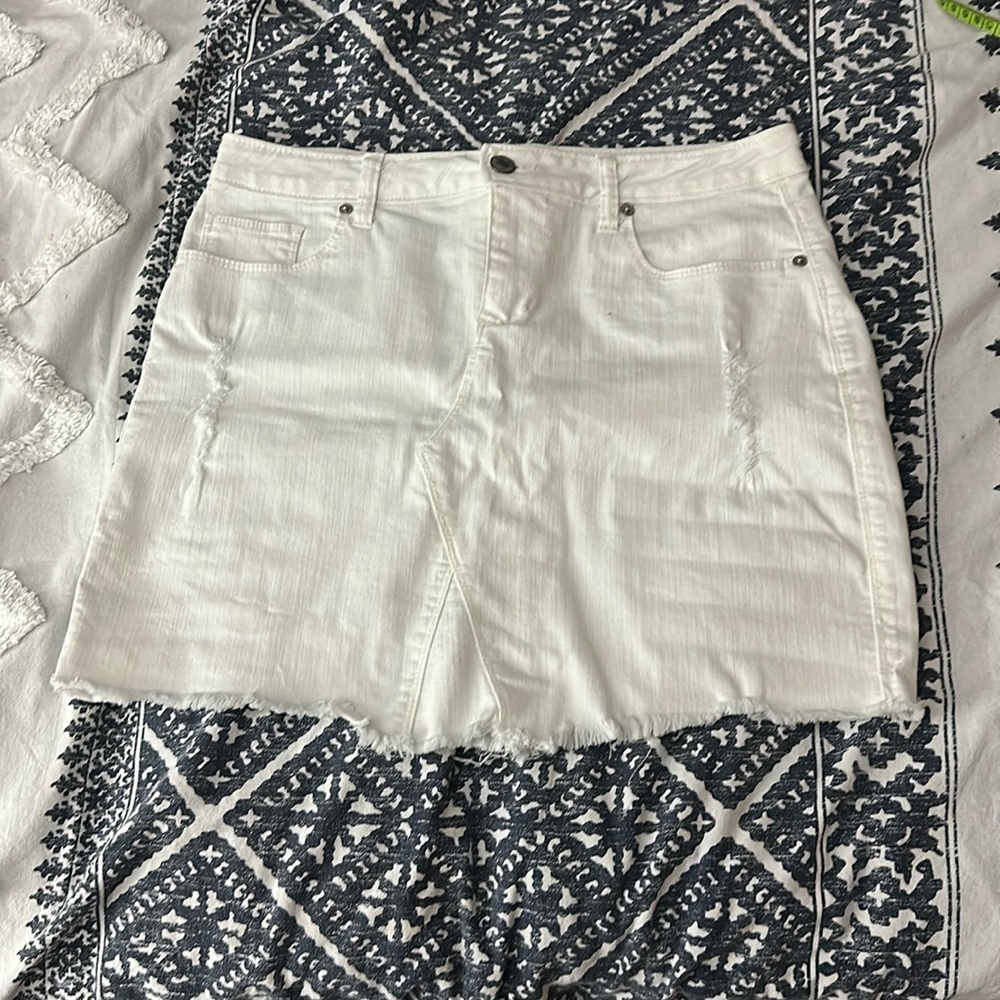 White denim skirt